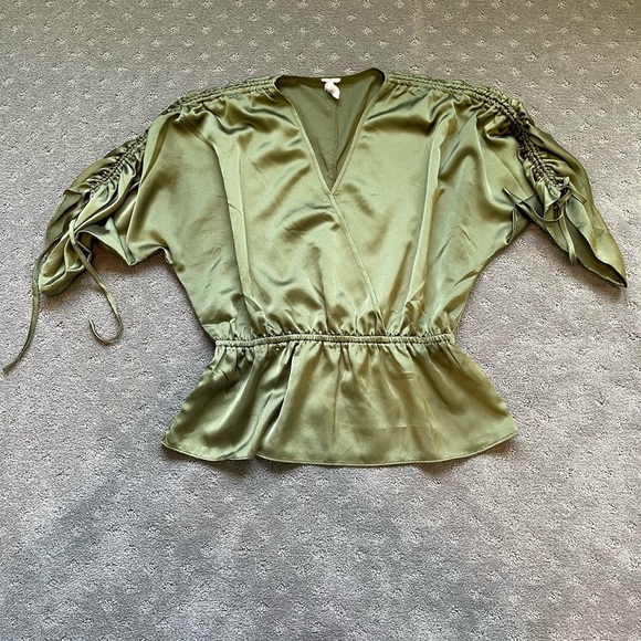 Joie V-Neck Satin Blouse Size Small Olive Green - Picture 1 of 4